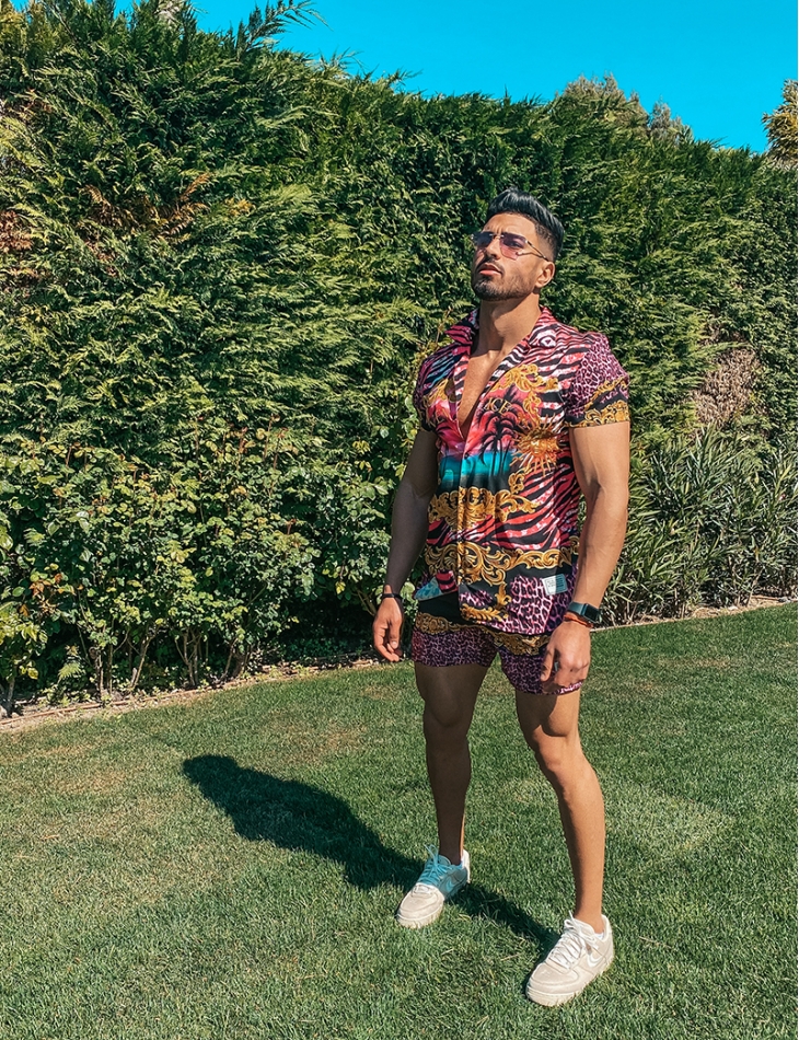 Ensemble chemise et short de bain à motifs baroque Ensemble chemise et short de bain à motifs baroque