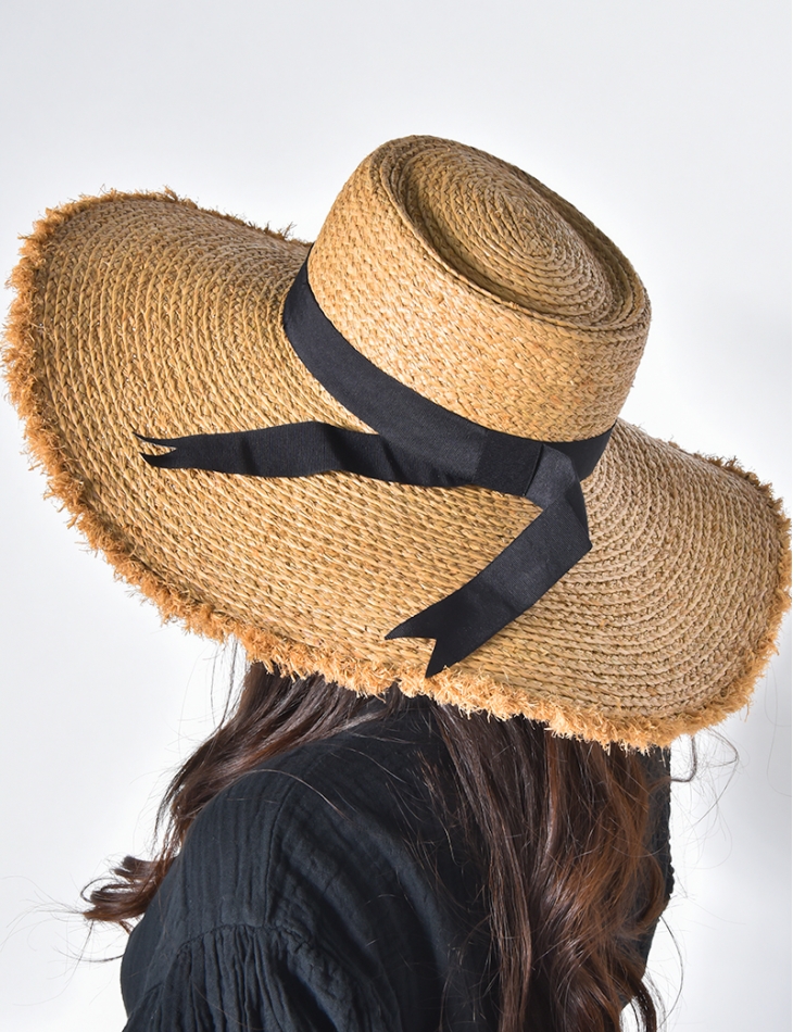 Chapeau en paille effiloché à ruban Chapeau en paille effiloché à ruban