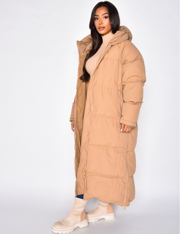Doudoune longue à capuche avec zip sur les côtés Doudoune longue à capuche avec zip sur les côtés