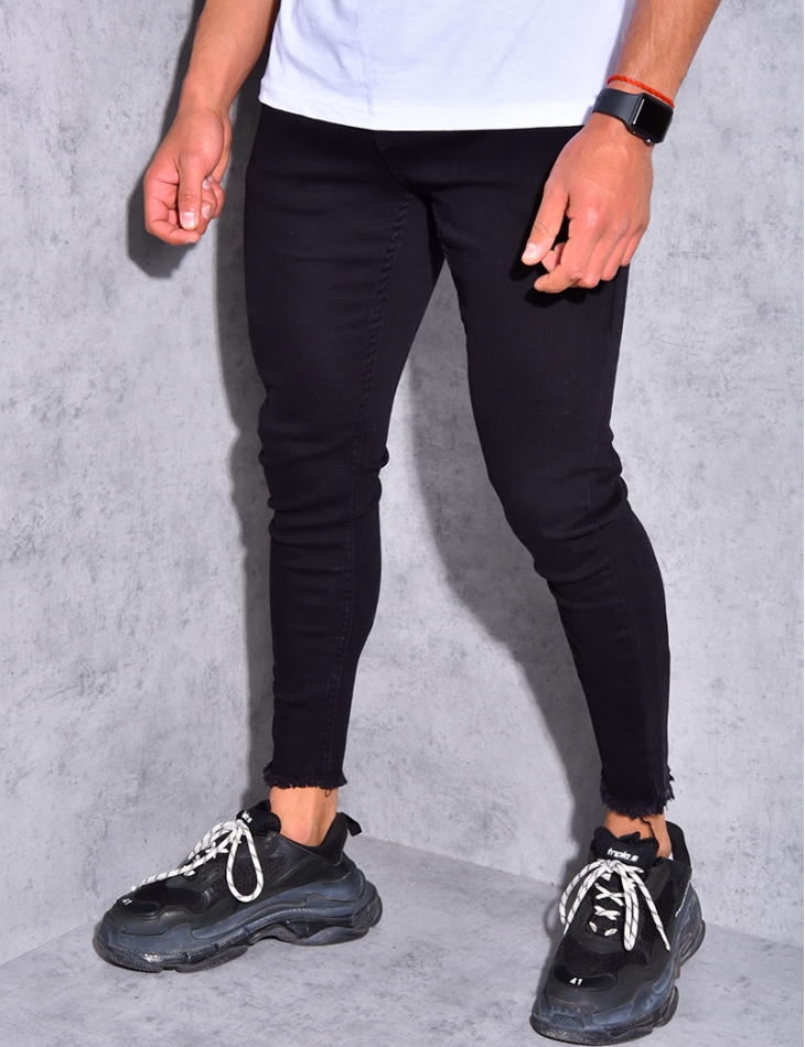 Jeans basic effiloché aux chevilles Jeans basic effiloché aux chevilles