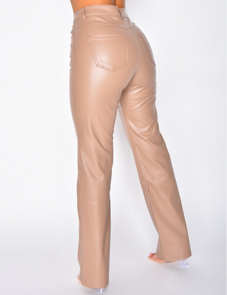 Pantalon coupe droite en cuir vegan Pantalon coupe droite en cuir vegan