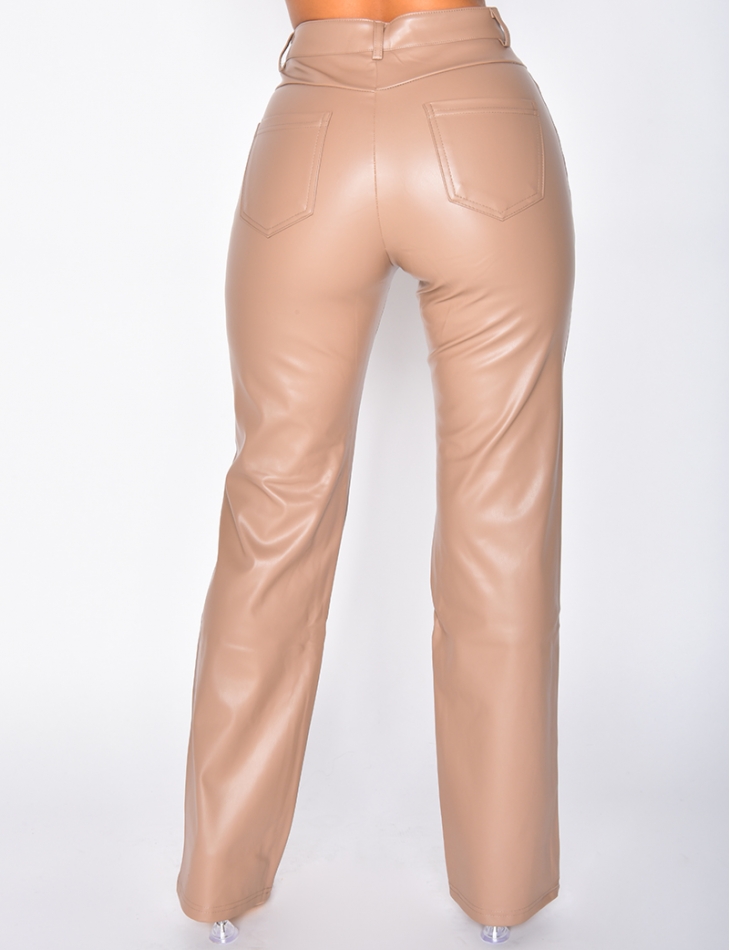 Pantalon coupe droite en cuir vegan Pantalon coupe droite en cuir vegan