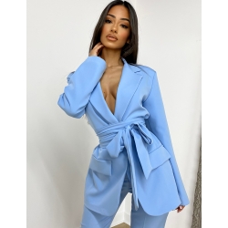 Ensemble de tailleur à ceinture large et pantalon patte d'eph Ensemble de tailleur à ceinture large et pantalon patte d'eph