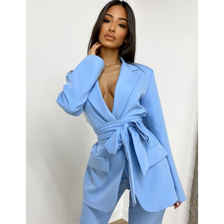 Ensemble de tailleur à ceinture large et pantalon patte d'eph Ensemble de tailleur à ceinture large et pantalon patte d'eph