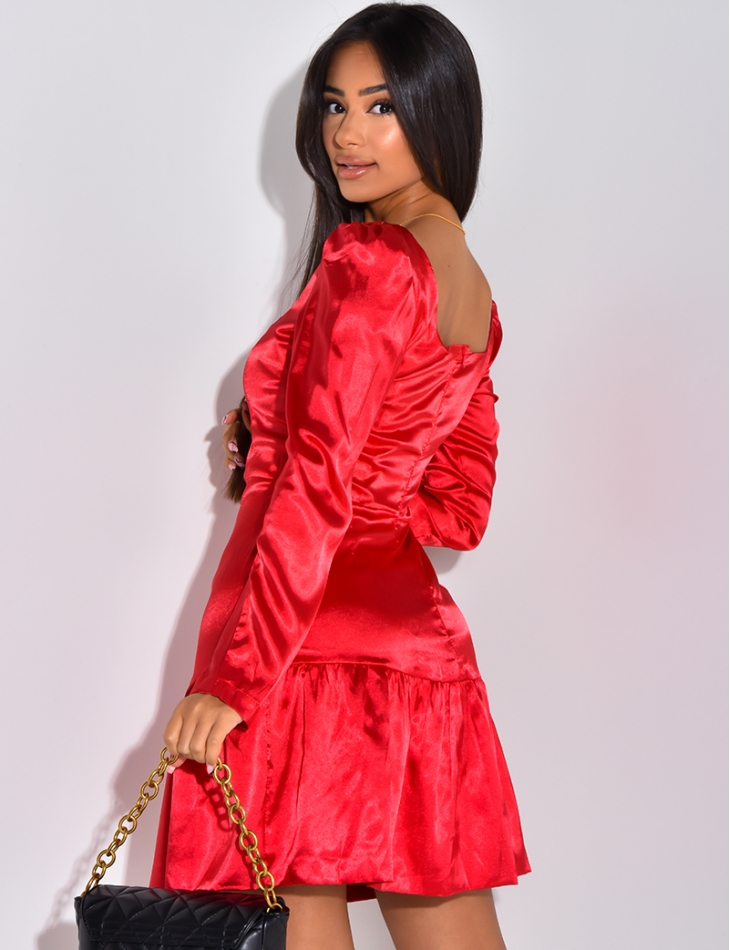 Robe en satin avec boutons