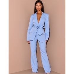 Ensemble de tailleur à ceinture large et pantalon patte d'eph Ensemble de tailleur à ceinture large et pantalon patte d'eph