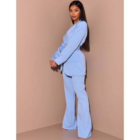 Ensemble de tailleur à ceinture large et pantalon patte d'eph Ensemble de tailleur à ceinture large et pantalon patte d'eph