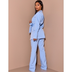 Ensemble de tailleur à ceinture large et pantalon patte d'eph Ensemble de tailleur à ceinture large et pantalon patte d'eph