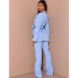 Ensemble de tailleur à ceinture large et pantalon patte d'eph Ensemble de tailleur à ceinture large et pantalon patte d'eph