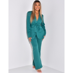 Ensemble de tailleur à ceinture large et pantalon patte d'eph