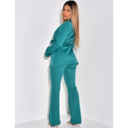 Ensemble de tailleur à ceinture large et pantalon patte d'eph