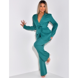 Ensemble de tailleur à ceinture large et pantalon patte d'eph