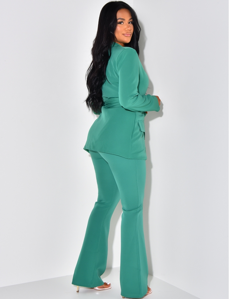 Ensemble de tailleur à ceinture large et pantalon patte d'eph
