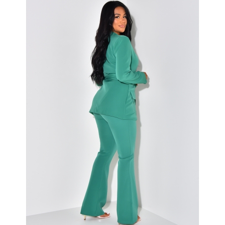 Ensemble de tailleur à ceinture large et pantalon patte d'eph