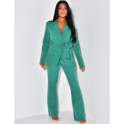 Ensemble de tailleur à ceinture large et pantalon patte d'eph