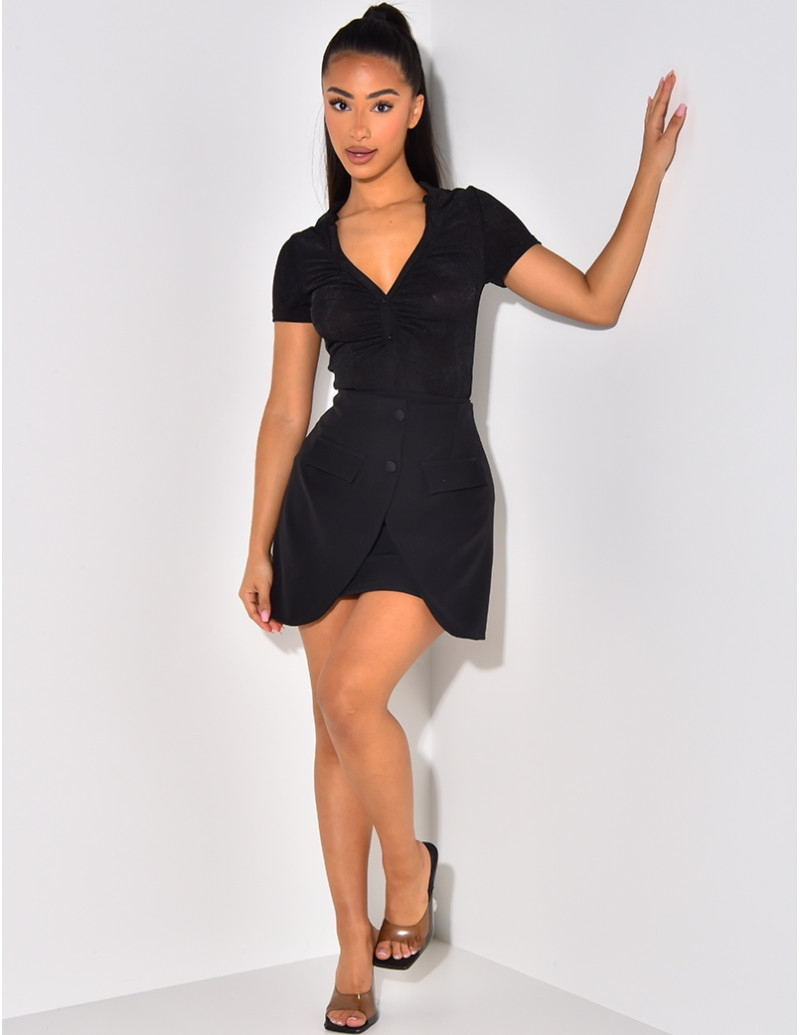 Jupe courte boutonnée fendue