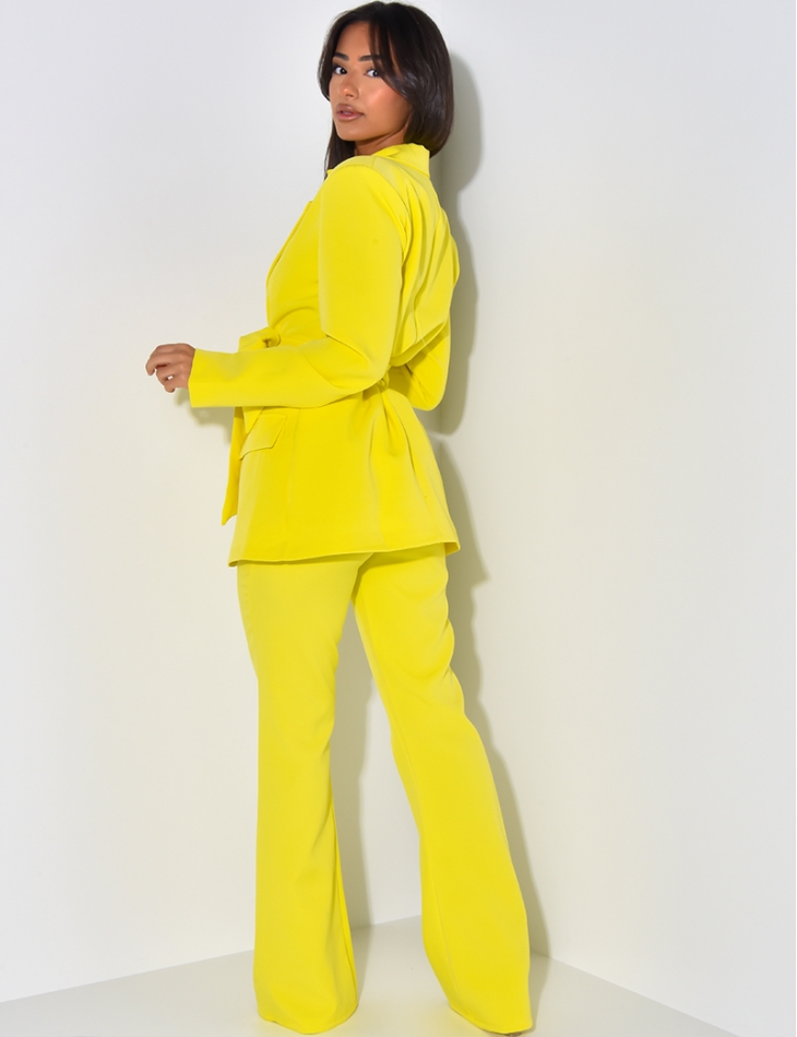 Ensemble de tailleur à ceinture large & pantalon patte d'eph Ensemble de tailleur à ceinture large & pantalon patte d'eph