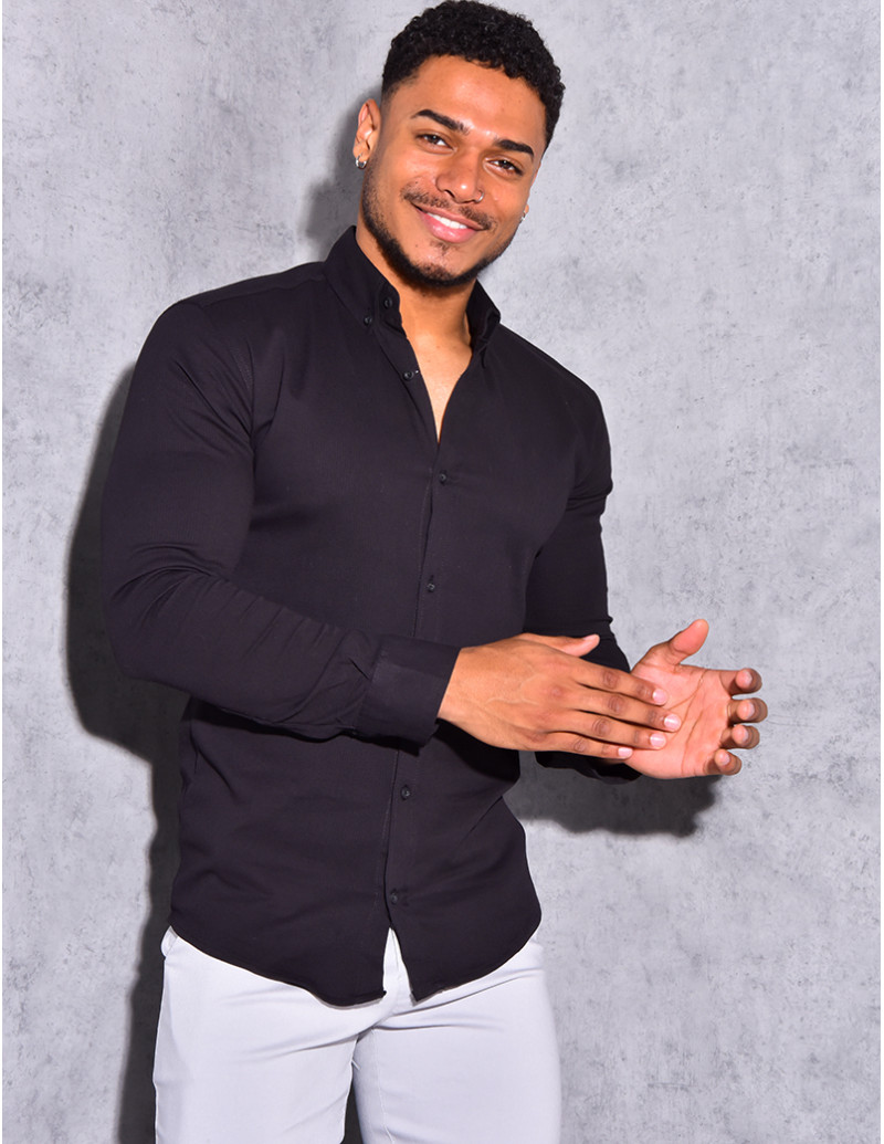 Chemise légére avec bouton sur le col