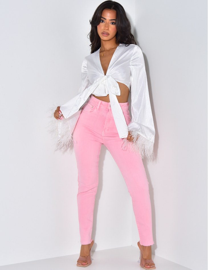Crop top à nouer avec plumes sur les manches Crop top à nouer avec plumes sur les manches