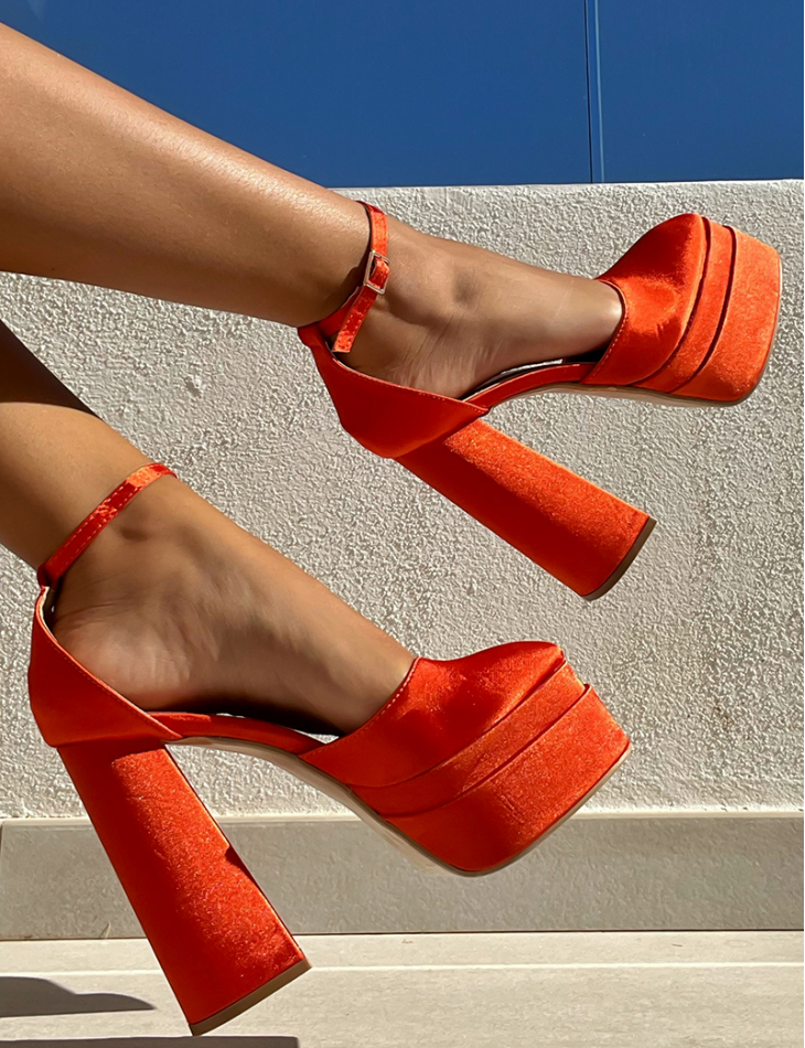 Mules compensée en satin avec attache