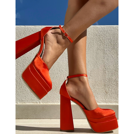 Mules compensée en satin avec attache Mules compensée en satin avec attache