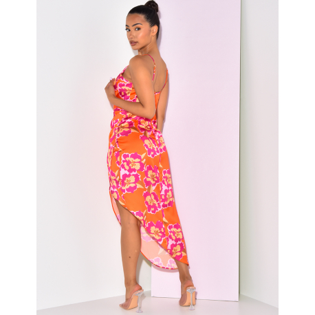 Robe en satin à fleur avec fente et fine bretelle