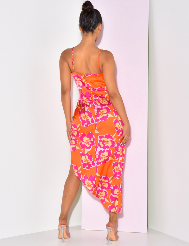Robe en satin à fleur avec fente et fine bretelle