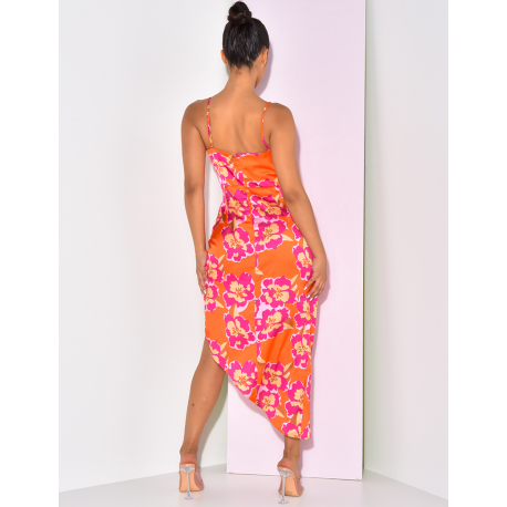 Robe en satin à fleur avec fente et fine bretelle