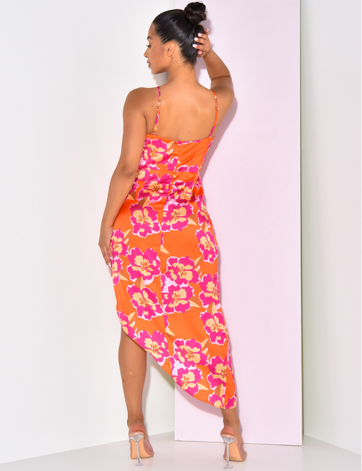 Robe en satin à fleur avec fente et fine bretelle