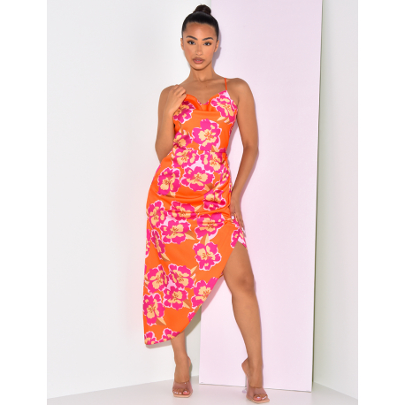 Robe en satin à fleur avec fente et fine bretelle