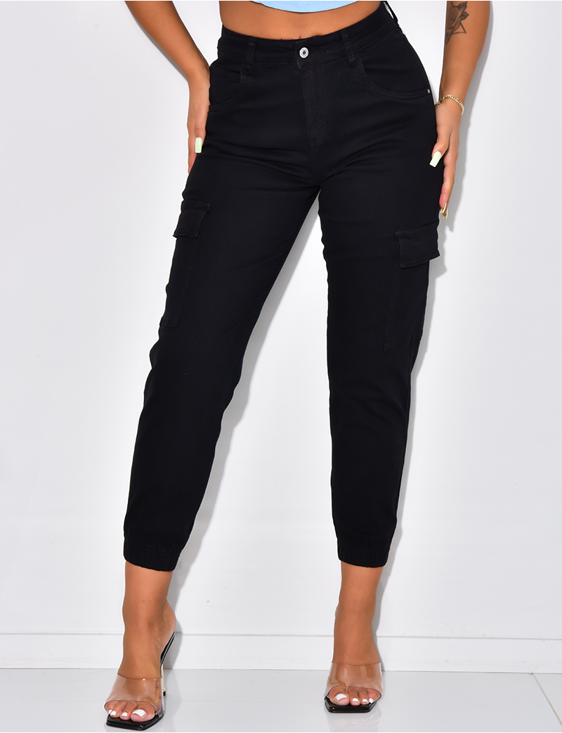 Jeans cargo resserre en bas noir