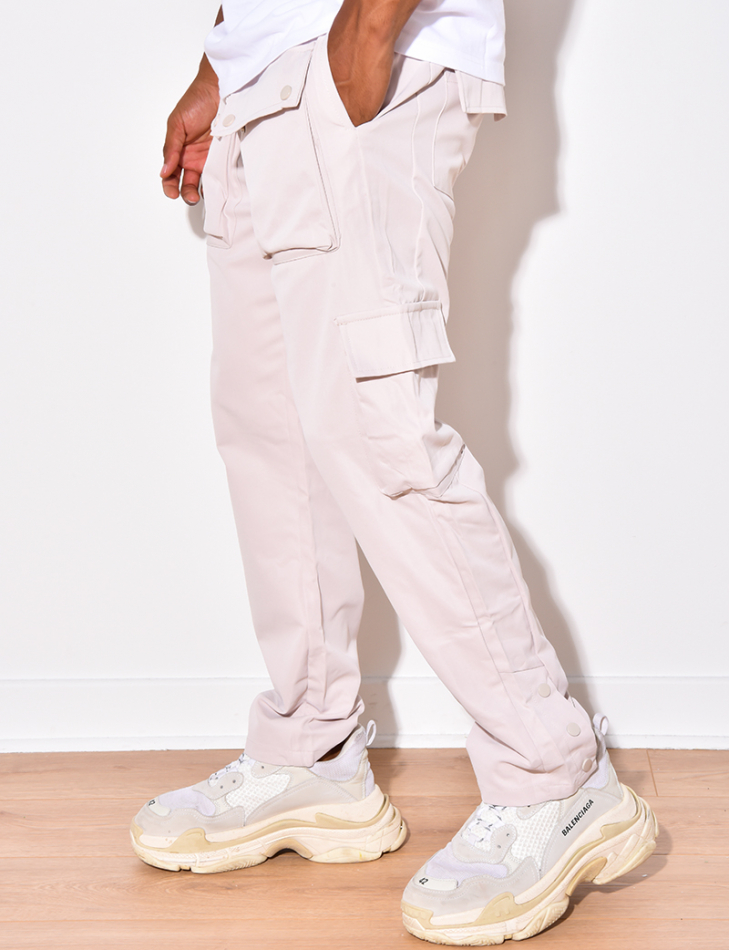 Pantalon cargo à poches et à boutons Pantalon cargo à poches et à boutons