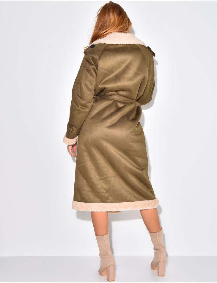 Veste ceinturé en suédine avec col effet peau de mouton Veste ceinturé en suédine avec col effet peau de mouton