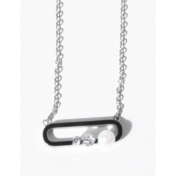 Collier avec pendentif en trombone avec perle et strass Collier avec pendentif en trombone avec perle et strass