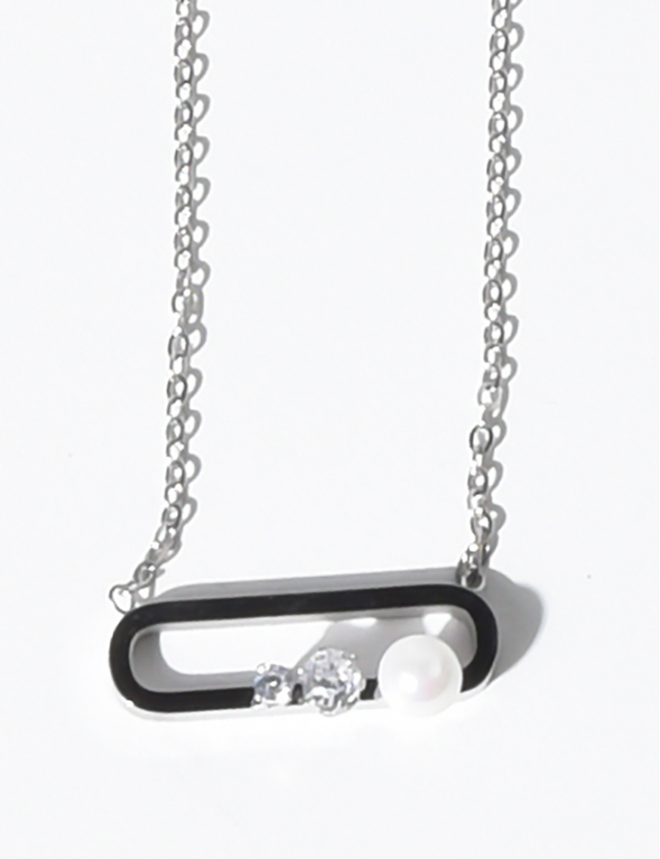 Collier avec pendentif en trombone avec perle et strass Collier avec pendentif en trombone avec perle et strass