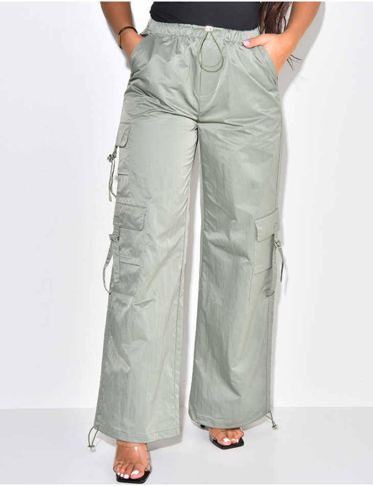 Pantalon parachute coupe droite à poches cargo Pantalon parachute coupe droite à poches cargo