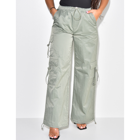 Pantalon parachute coupe droite à poches cargo Pantalon parachute coupe droite à poches cargo