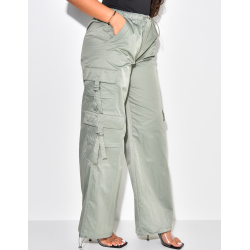 Pantalon parachute coupe droite à poches cargo Pantalon parachute coupe droite à poches cargo