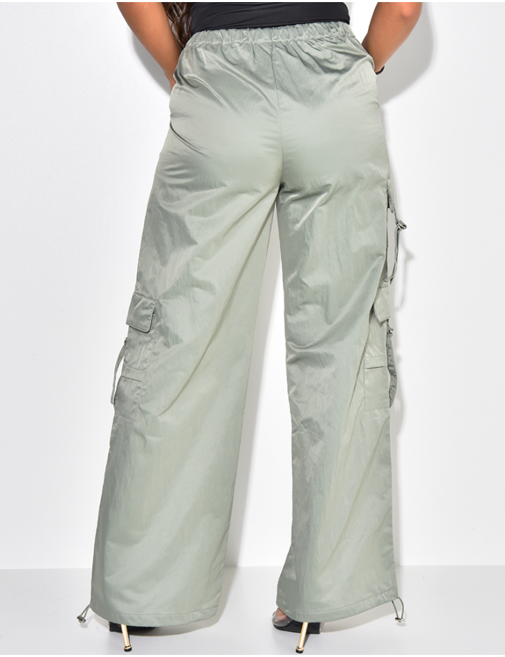 Pantalon parachute coupe droite à poches cargo Pantalon parachute coupe droite à poches cargo