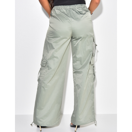 Pantalon parachute coupe droite à poches cargo Pantalon parachute coupe droite à poches cargo