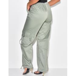 Pantalon parachute coupe droite à poches cargo Pantalon parachute coupe droite à poches cargo