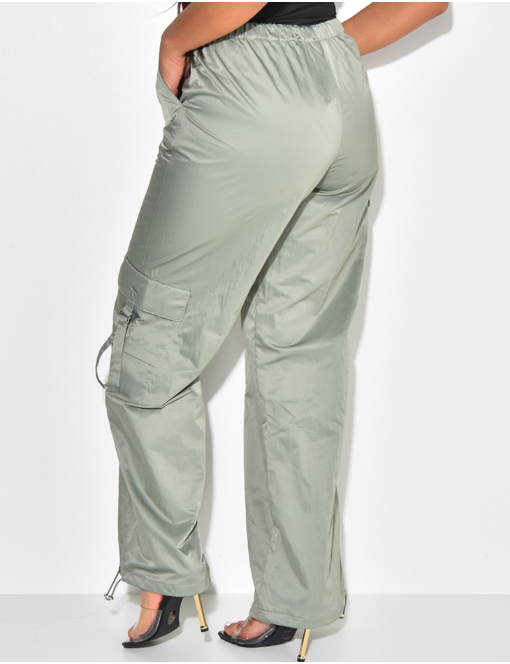 Pantalon parachute coupe droite à poches cargo Pantalon parachute coupe droite à poches cargo