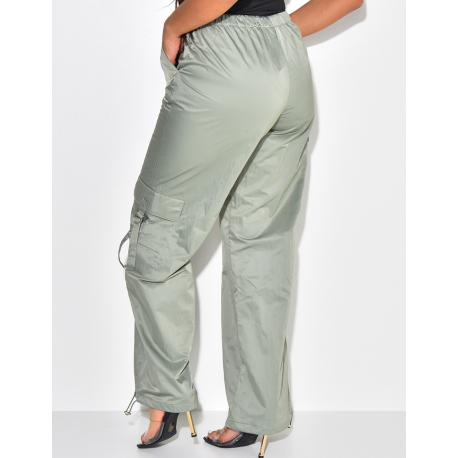 Pantalon parachute coupe droite à poches cargo Pantalon parachute coupe droite à poches cargo
