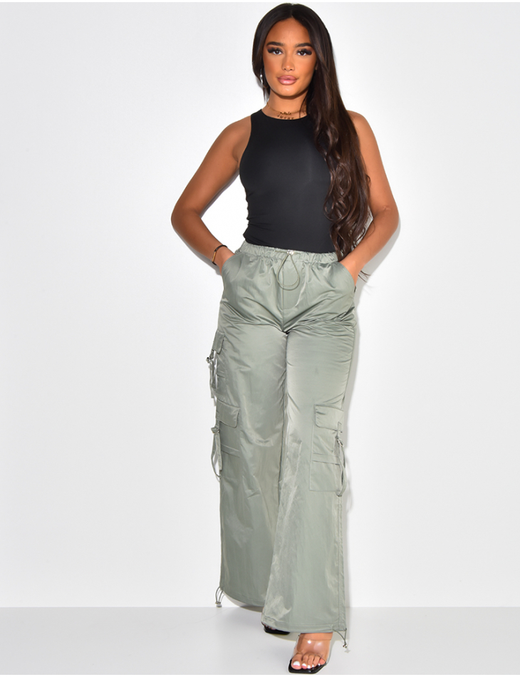 Pantalon parachute coupe droite à poches cargo Pantalon parachute coupe droite à poches cargo
