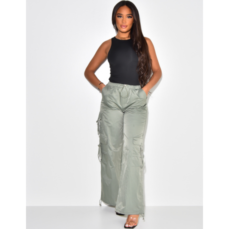 Pantalon parachute coupe droite à poches cargo Pantalon parachute coupe droite à poches cargo