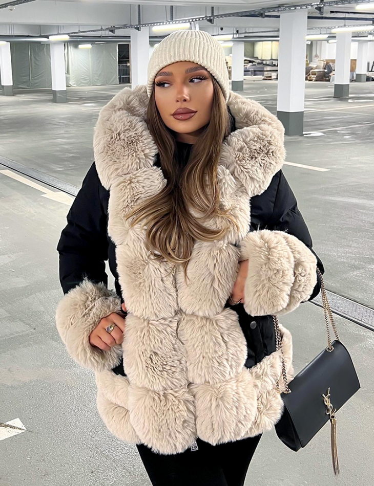 Veste à fourrure avec ceinture