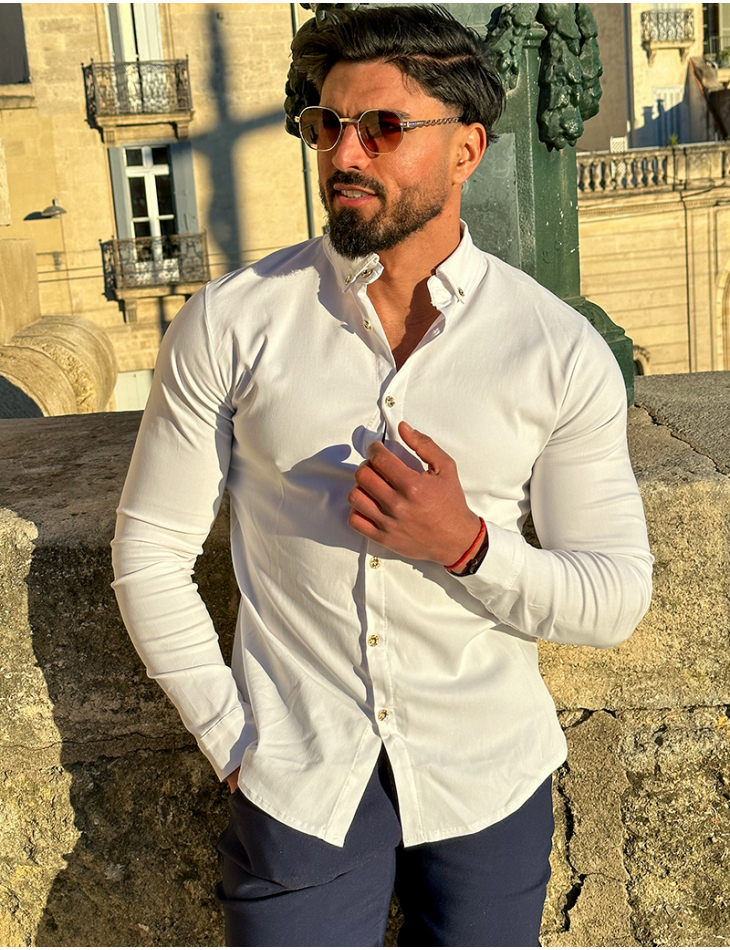 Chemise à boutons dorés Chemise à boutons dorés