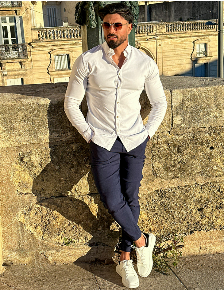 Chemise à boutons dorés Chemise à boutons dorés