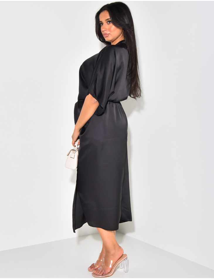 Robe en satin fluide manche chauve souris
