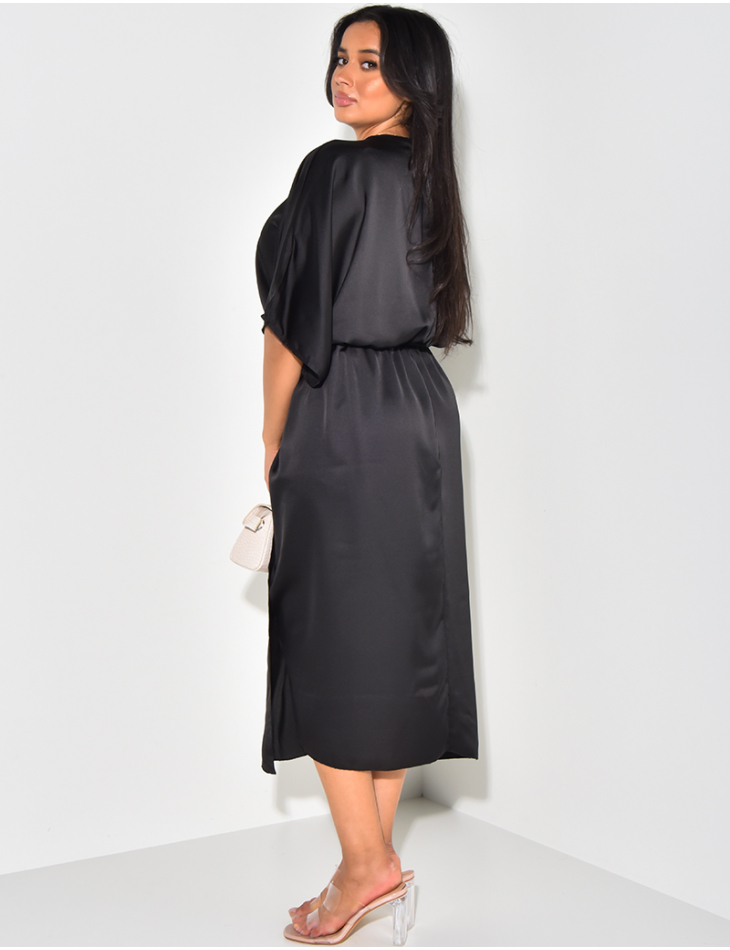 Robe en satin fluide manche chauve souris